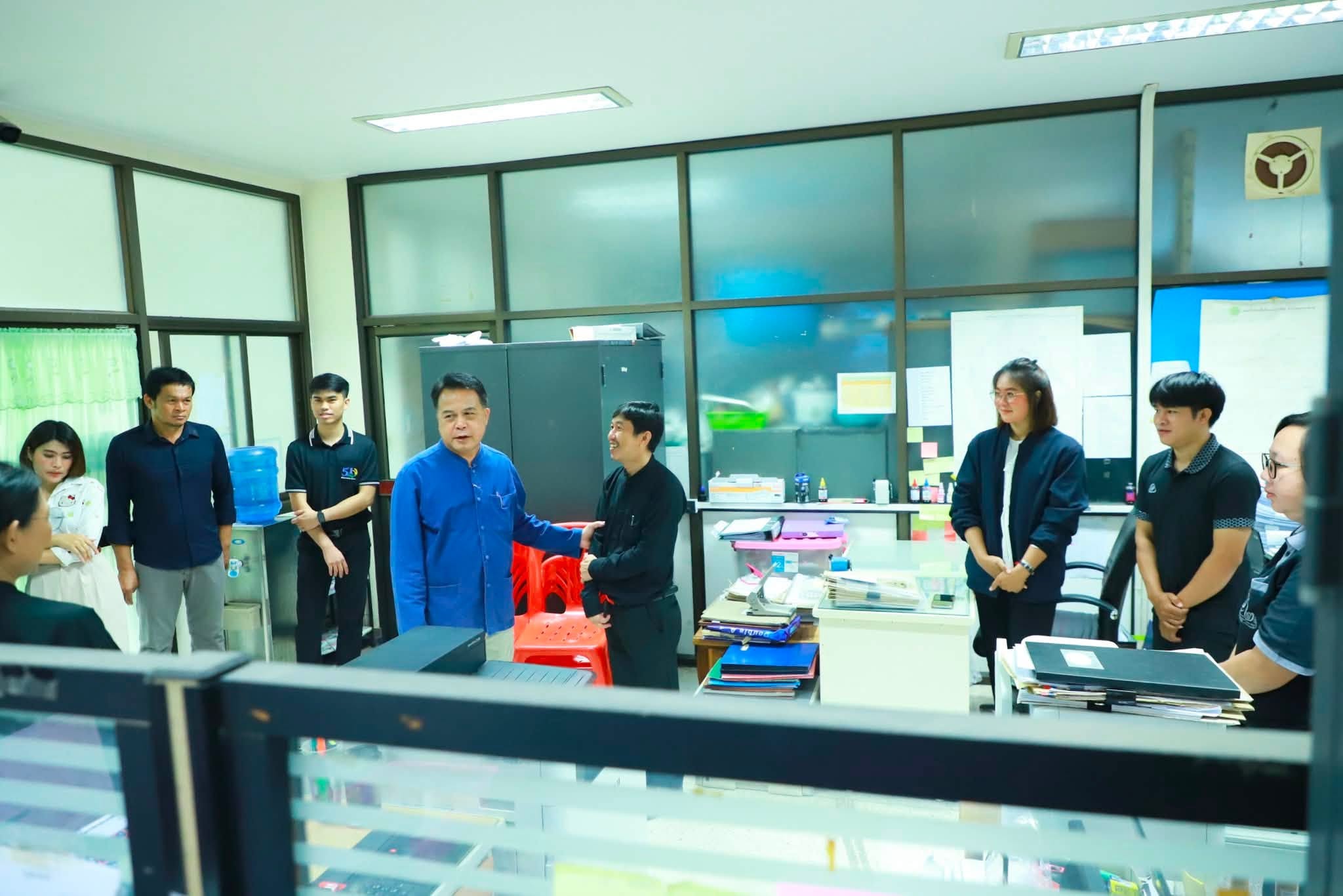 title - รองเลขาธิการ ส.ป.ก. ลงพื้นที่ตรวจเยี่ยม ส.ป.ก.มหาสารคาม พร้อมมอบโฉนดเพื่อการเกษตรให้แก่เกษตรกร